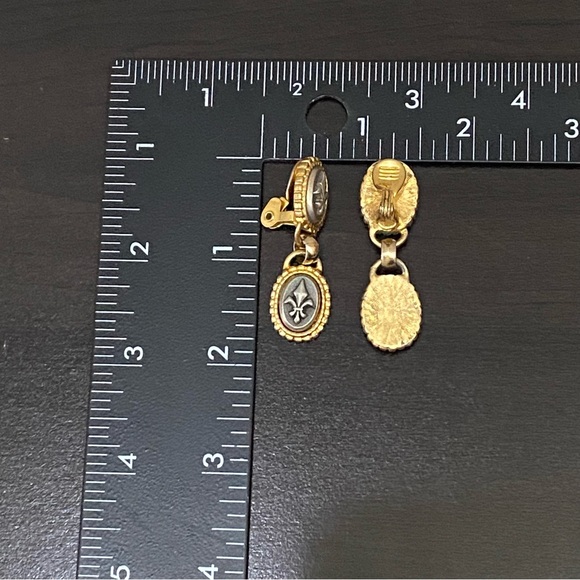 Vintage Signed MONET Fleur De Lis Dangling Earrings - Picture 8 of 10